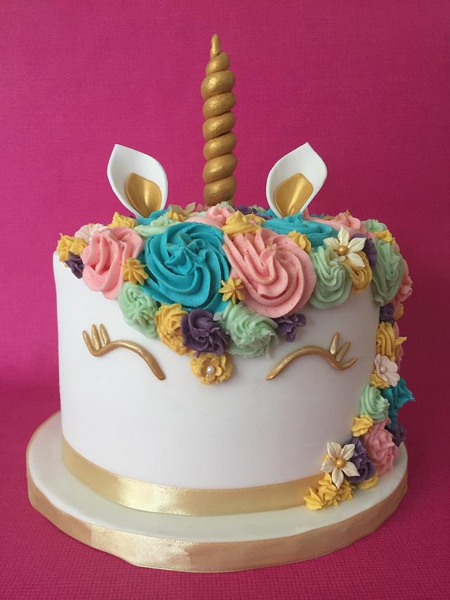 Katy’s Unicorn cake - Decorated Cake by Roberta - CakesDecor