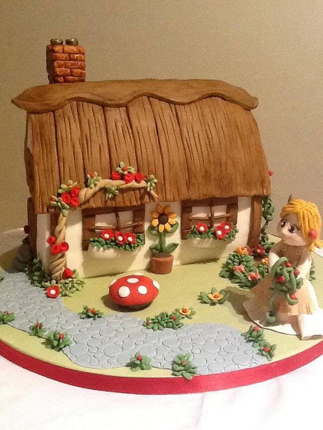 The little cottage - Decorated Cake by Ele Lancaster - CakesDecor