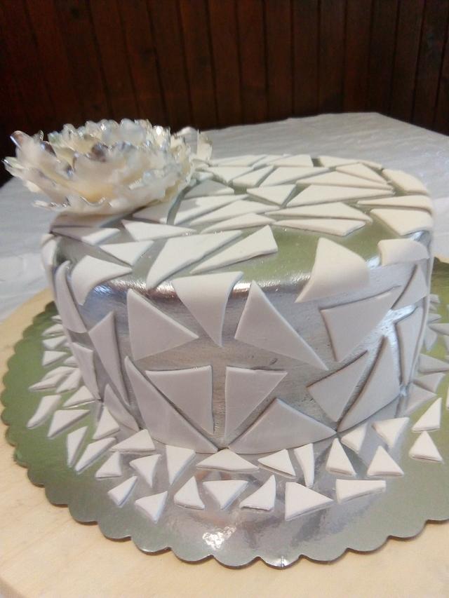 Cvet na kamenu - Decorated Cake by Vesna - CakesDecor