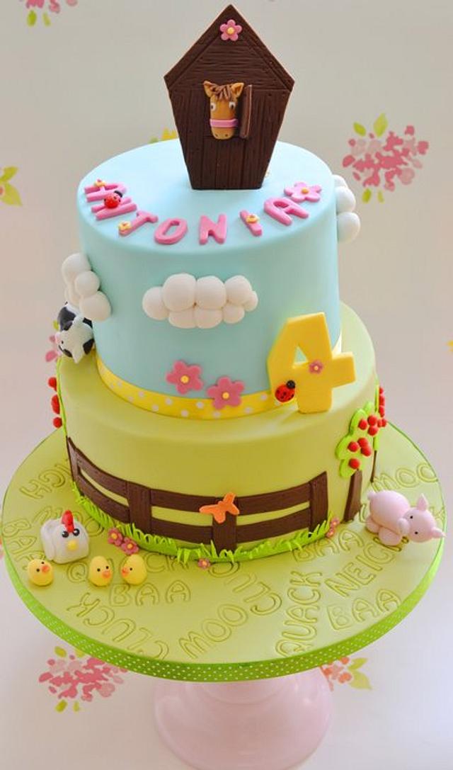 Life On The Farm Cake - Decorated Cake By Roo's Little - Cakesdecor