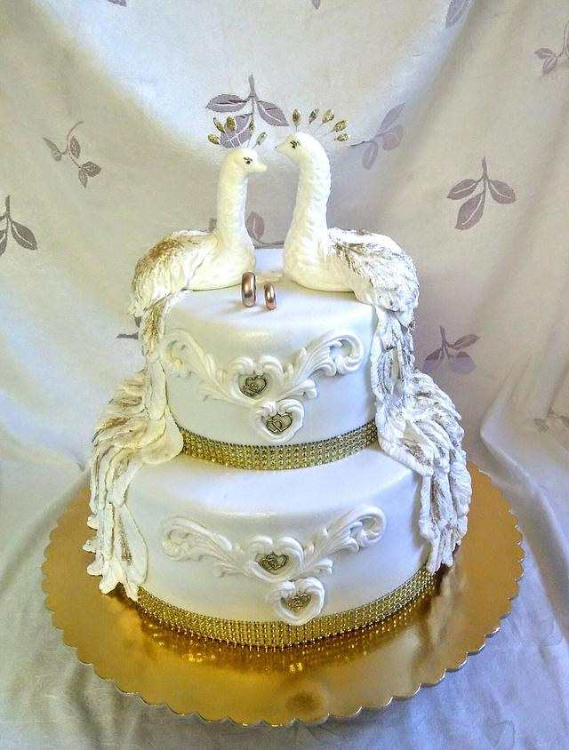 Svadobné pávy - Decorated Cake by Oľga - CakesDecor