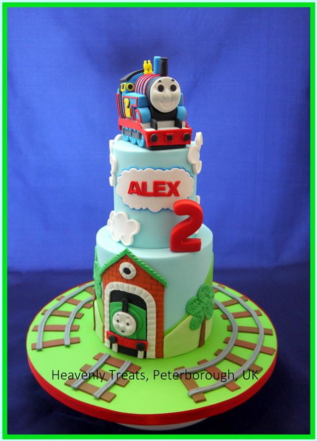 Thomas the tank engine - Decorated Cake by Heavenly - CakesDecor