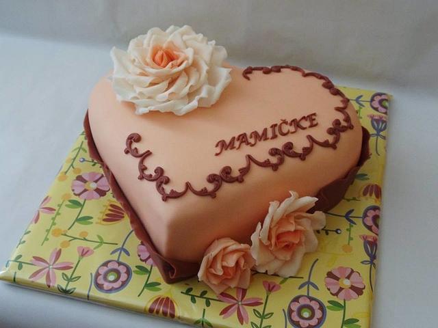 Heart cake with roses - Decorated Cake by Veronika - CakesDecor