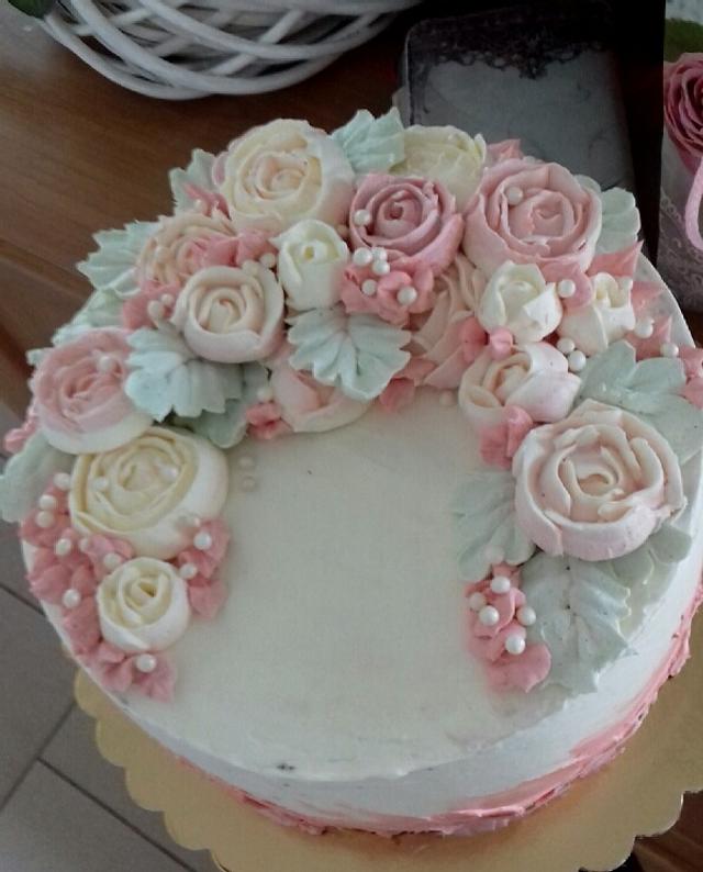 Buttercream Roses Decorated Cake By Ellyys Cakesdecor 