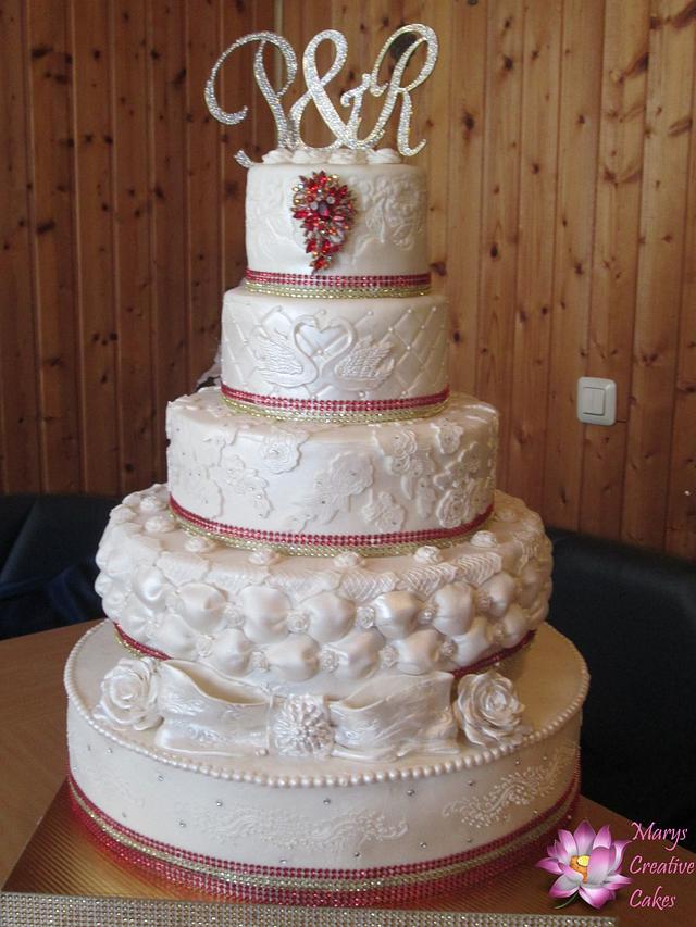 Red white Bling Bling wedding cake - Cake by Mary - CakesDecor