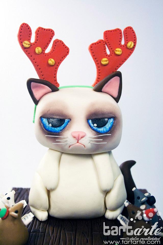 Grumpy Cat Christmas Cake by www.tartarte.com
