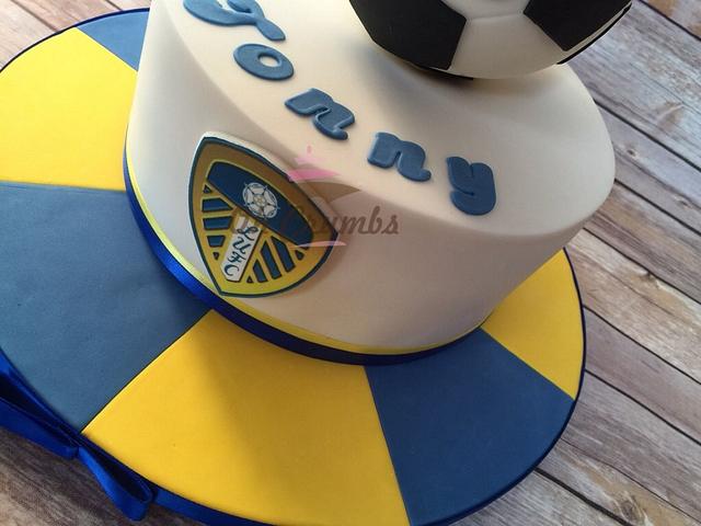 Leeds United cake - Cake by Oh Crumbs - CakesDecor