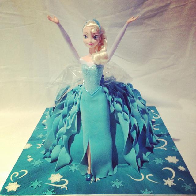 Elsa Doll Cake - Decorated Cake by Rainie's Cakes - CakesDecor