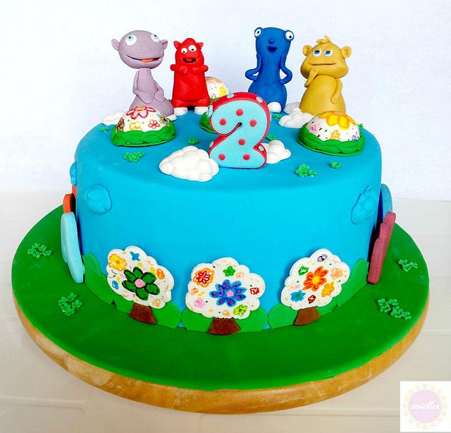 The Cuddlies Cake - Decorated Cake by miettes - CakesDecor