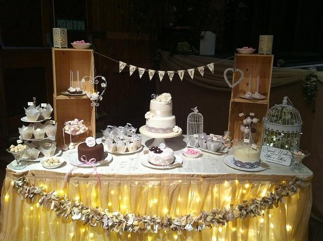 Vintage dessert table - Decorated Cake by Claire - CakesDecor