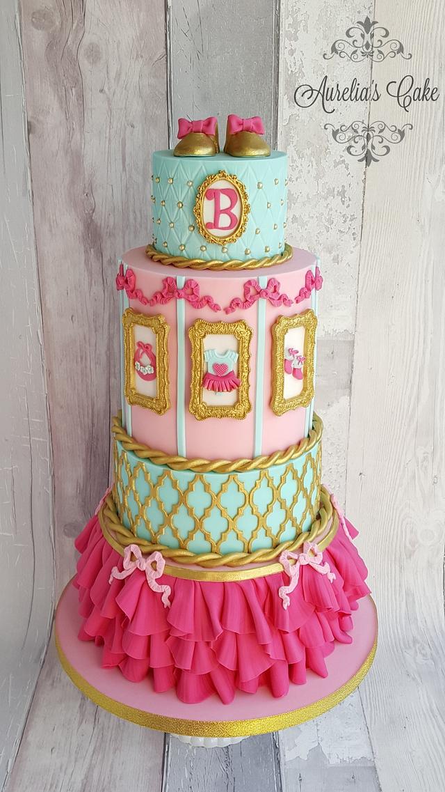 Baby shower royal cake - Cake by Aurelia's Cake - CakesDecor