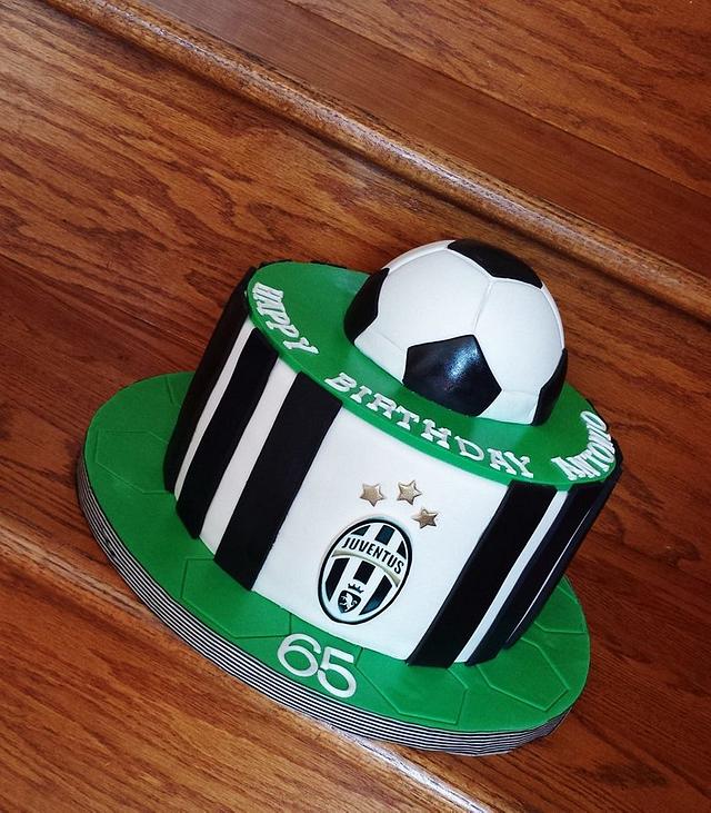 JUVENTUS SOCCER - cake by Enza - Sweet-E - CakesDecor