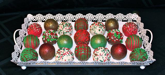 Christmas Cake Balls - Cake by Cuteology Cakes - CakesDecor