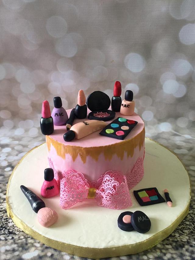 makeup cake - Decorated Cake by Emanallam - CakesDecor