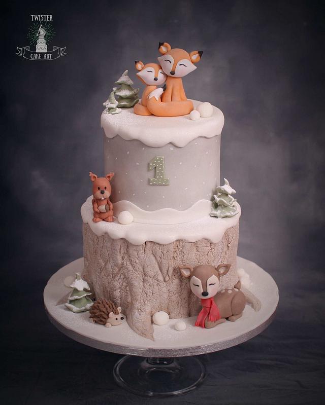 Winter woodland cake - Decorated Cake by Twister Cake Art - CakesDecor