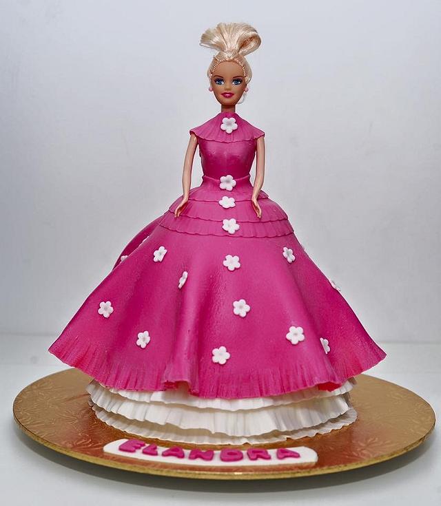 Barbie in pink - Decorated Cake by Priscilla Barretto - CakesDecor