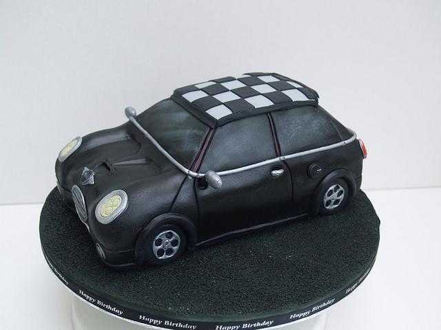 Mini car cake - 18th birthday - Decorated Cake by Melanie - CakesDecor