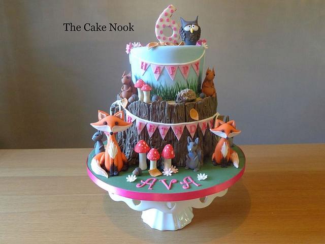 Woodland animals, birthday cake.