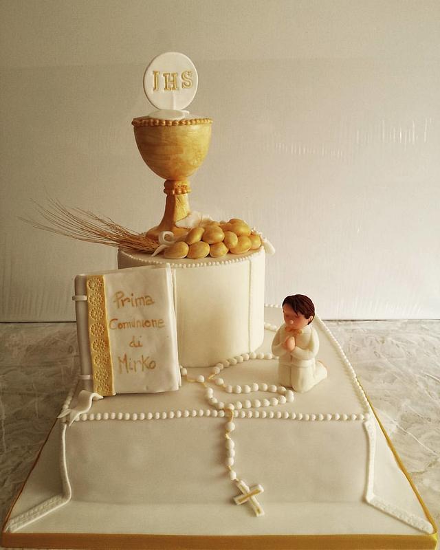 gold first communion - Decorated Cake by Simona - CakesDecor