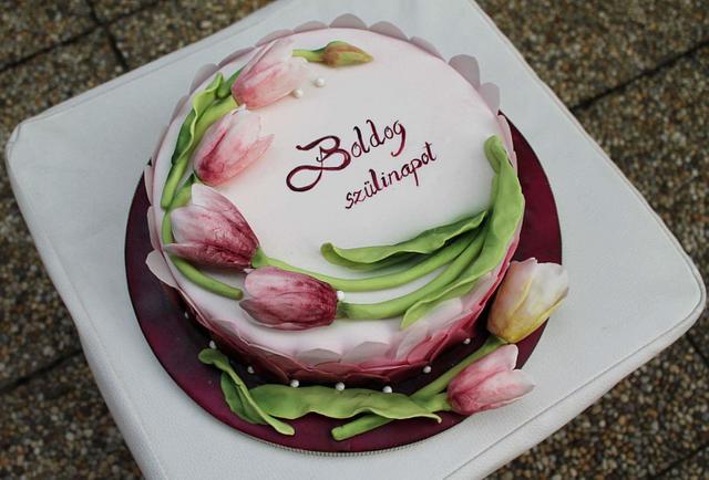 Beautiful Buttercream Tulip Cake With Russian Piping Tips - Cake Style |  Torte moderne, Torte cupcake, Suggerimenti per la decorazione di torte