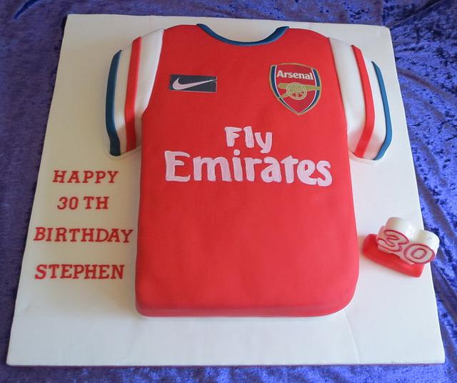 Arsenal Shirt - Decorated Cake by Louise - CakesDecor