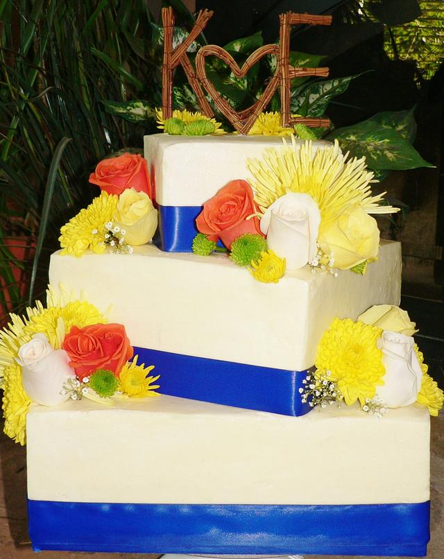 Squared Wedding Cake Decorated Cake By Kendras Country Cakesdecor 8138