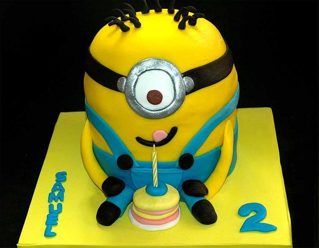 cake despicable me - Decorated Cake by Beula Cakes - CakesDecor