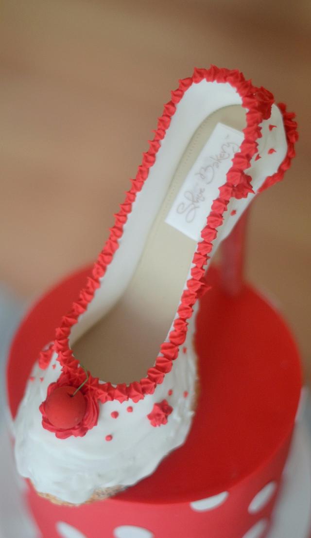 Polka Dots,tattoo and sugar high heel for cake decorator <3 xx