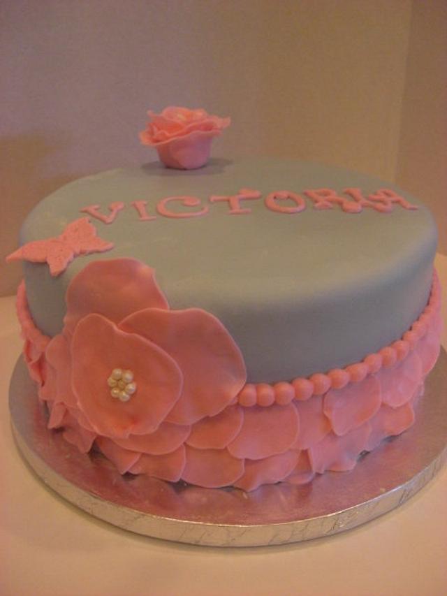 Girly Birthday - Cake by eperra1 - CakesDecor