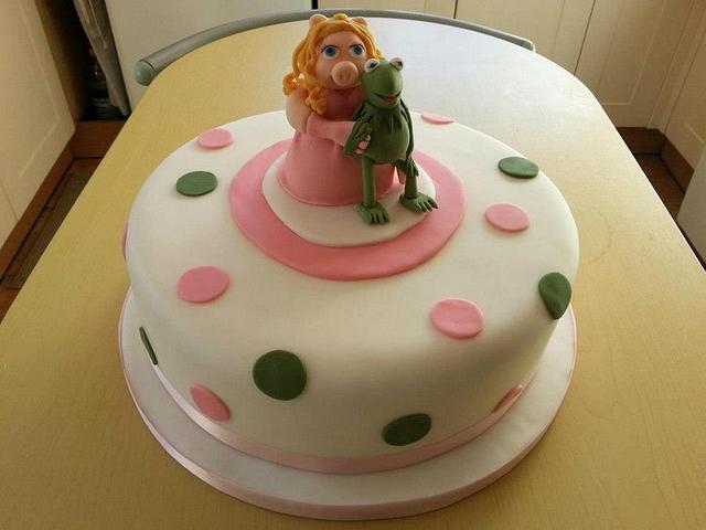 Miss Piggy and Kermit Cake