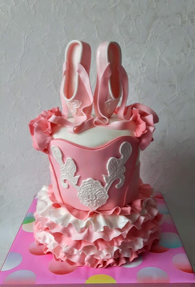 Ballerina cake - Decorated Cake by Olina Wolfs - CakesDecor