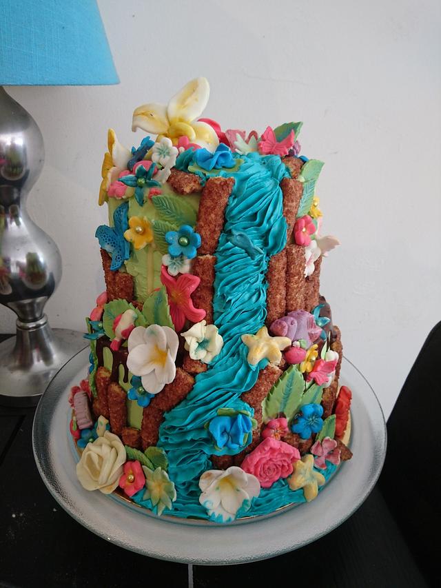 Tropical waterfall flower cake - Cake by Dana Bakker - CakesDecor