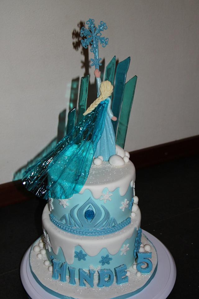 Frozen cake: with transparant cape of Elsa - Decorated - CakesDecor