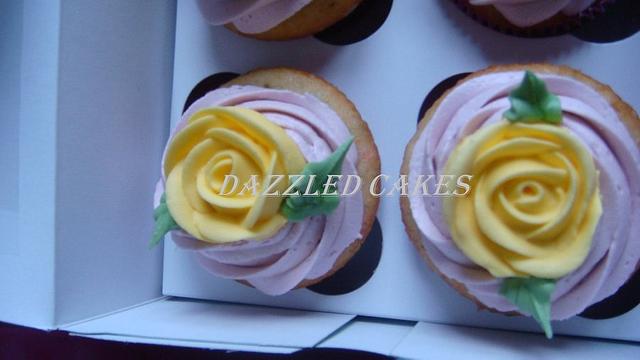 Cupcakes with roses