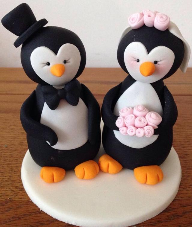 Peguin Bride &Groom - Decorated Cake by Shereen - CakesDecor