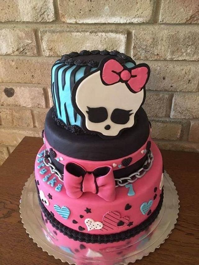 Monster High - Decorated Cake By Luciab - Cakesdecor