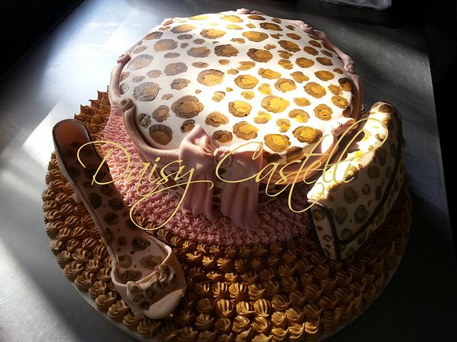 Leopard cake - Cake by DaisyCastelli - CakesDecor