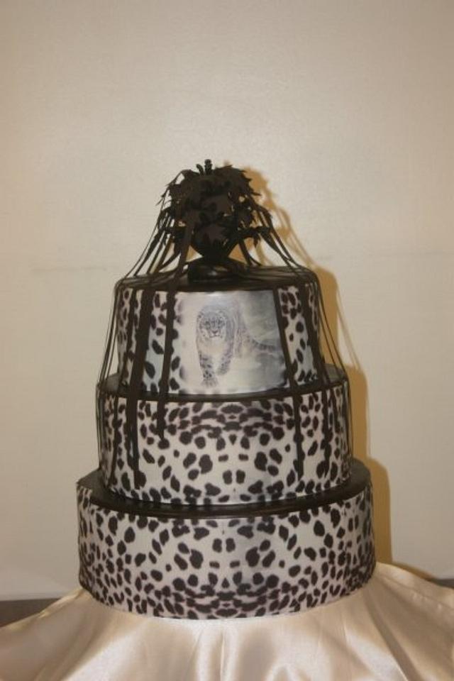 Leopard Print Cake - Cake by TriciaH - CakesDecor