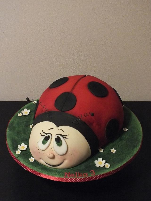 ladybug Cake by Kullová CakesDecor