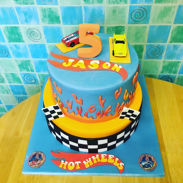 Hot Wheels Cars Cake - Decorated Cake By Idreamofcakes - Cakesdecor