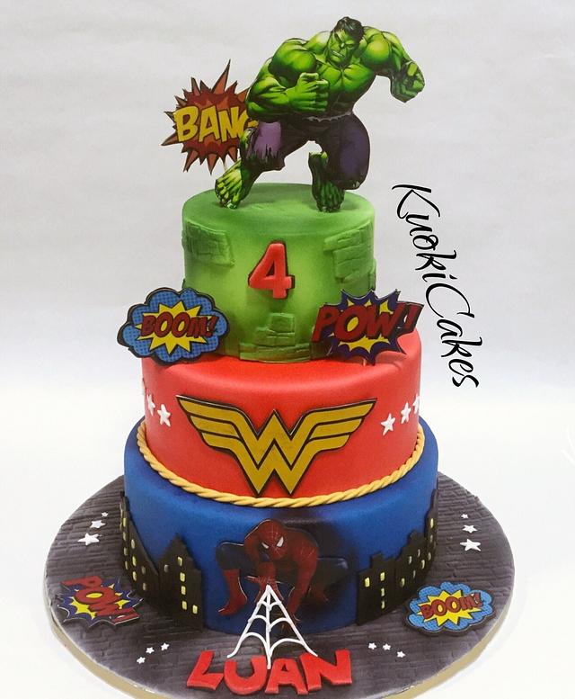 SuperHero cake - Decorated Cake by Donatella Bussacchetti - CakesDecor