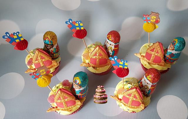 Sinterklaas cake and cupcakes