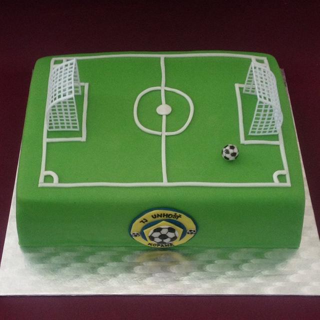 Soccer field - Decorated Cake by Dasa - CakesDecor