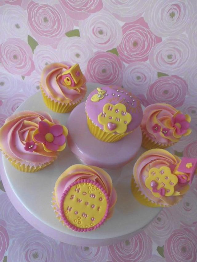 Housewarming cupcakes