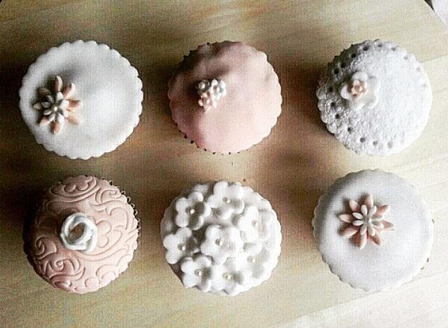 Wedding cupcakes - Decorated Cake by ggr - CakesDecor