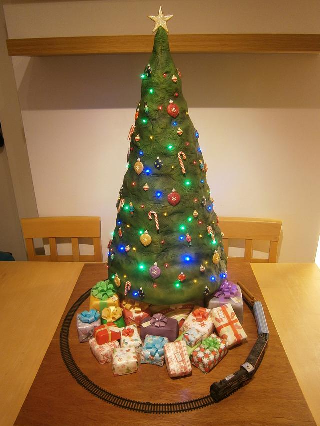 O Christmas Tree Decorated Cake by TheCakemanDulwich CakesDecor