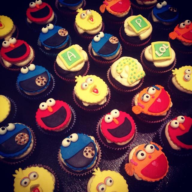 Sesame Street Cupcakes - Decorated Cake by - CakesDecor