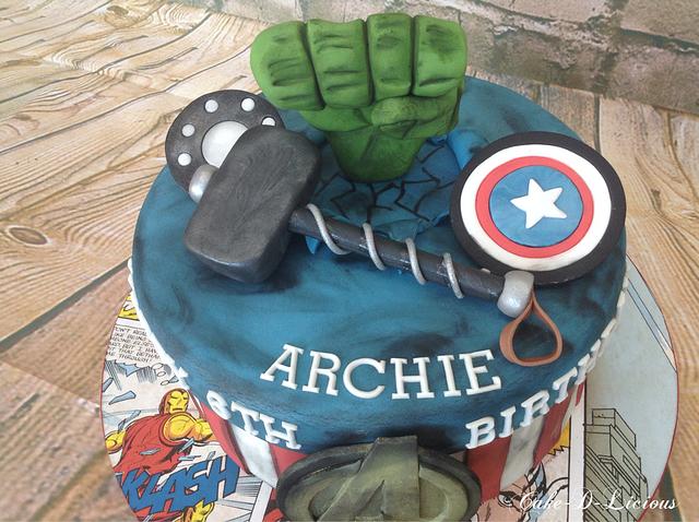 Avengers Marvel Heroes Cake