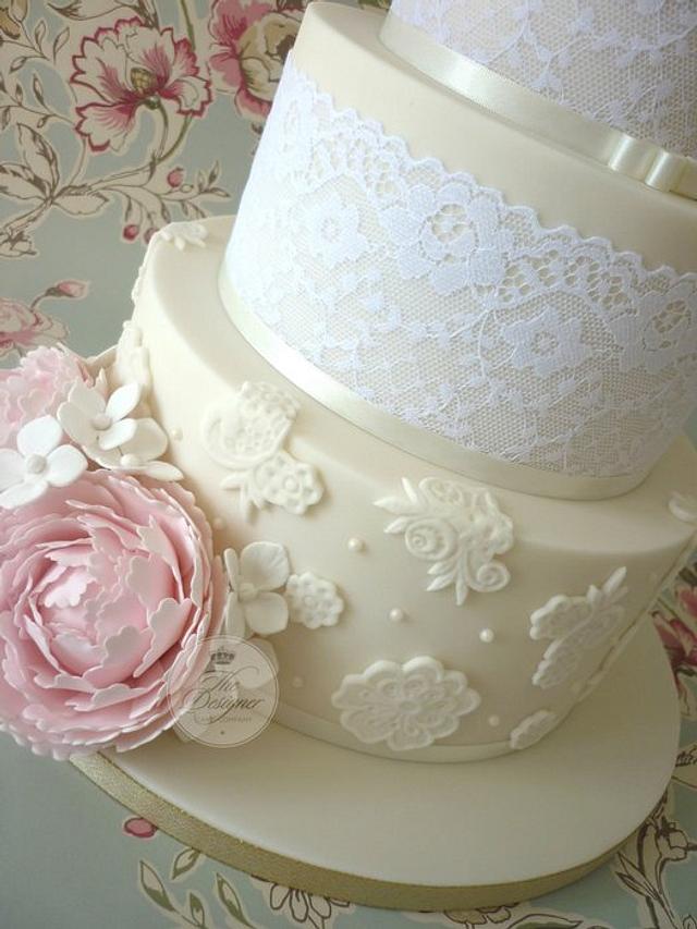 Peony & lace wedding cake - Cake by Isabelle Bambridge - CakesDecor