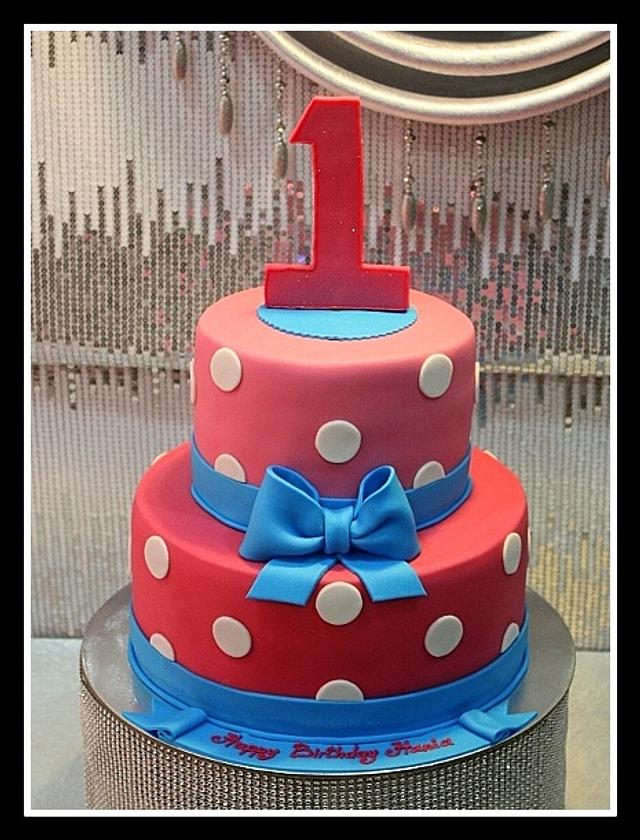 Polka dots cake - Decorated Cake by House of Cakes Dubai - CakesDecor